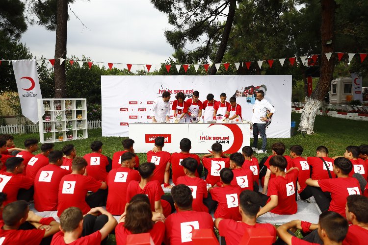 Ünlü Şef Kızılay’ın kampında tecrübe paylaştı