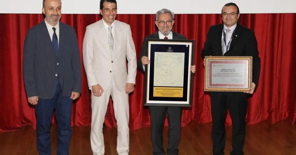 Ankara Üniversitesi Diş Hekimliği’ne iki ‘dost’ ünvan