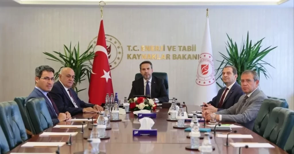 Bakan Bayraktar Konyalı pancar ekicilerini ağırladı