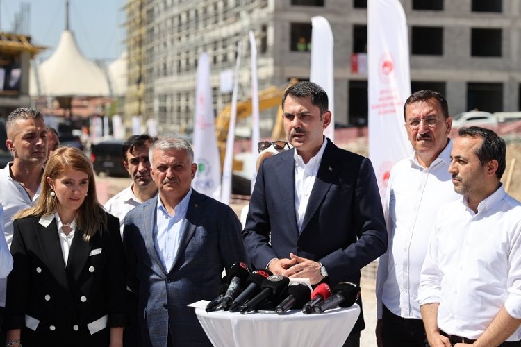 Bakan Kurum Malatya'dan seslendi… Afetzedelerin yüzü gülene kadar buradayım!