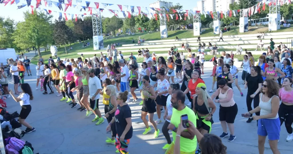 Beylikdüzü’nde hem spor yaptılar, hem eğlendiler