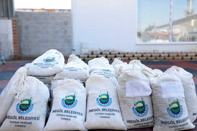 İnegöl'de Ücretsiz Toprak Analizi uygulaması sürüyor