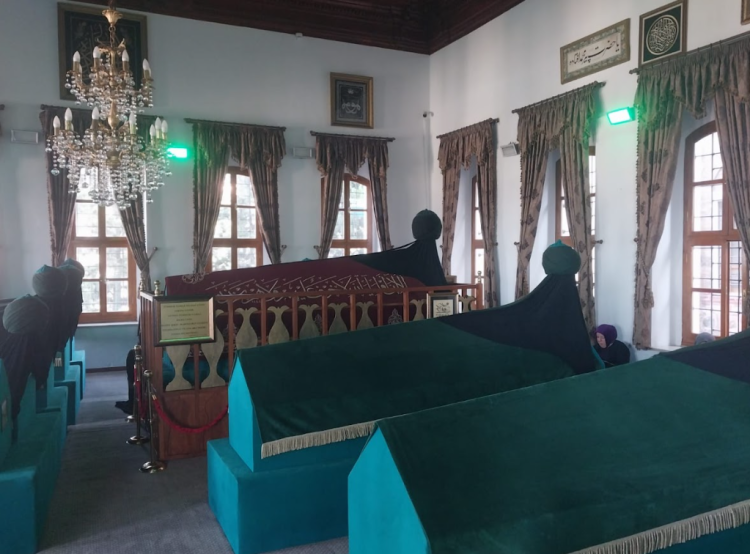 Bursa'da Üftade Türbesi turist akınına uğramaya devam ediyor