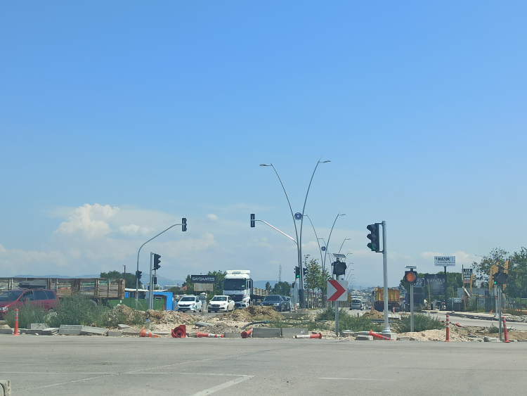Bitmeyen Çalı Kavşağı trafikte zor  anlara neden oluyor