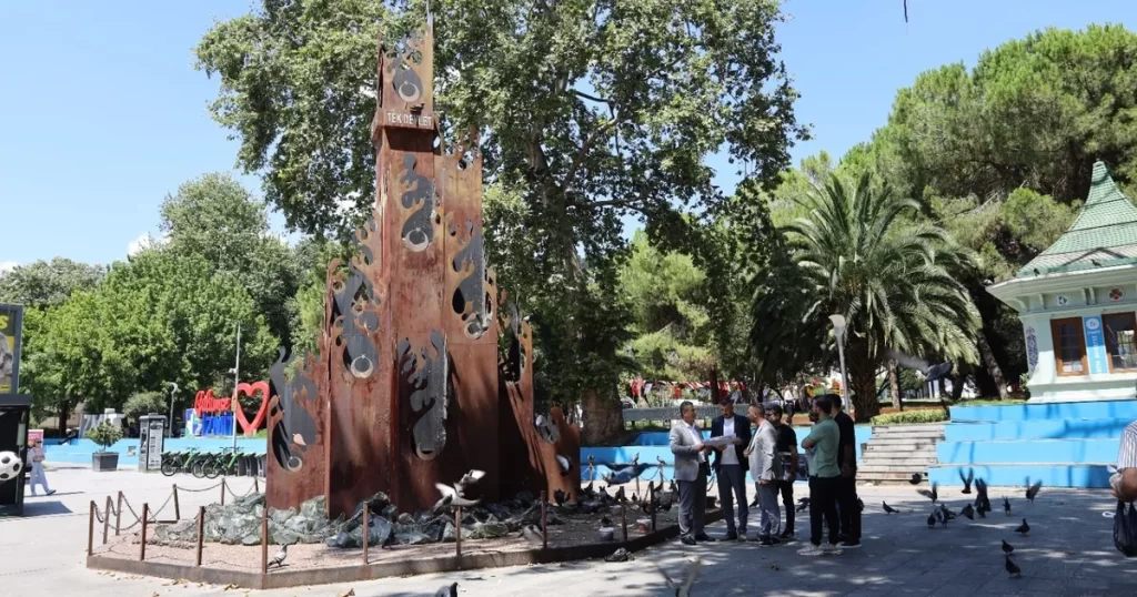 İzmit Belediyesi 15 Temmuz anıtını inceledi