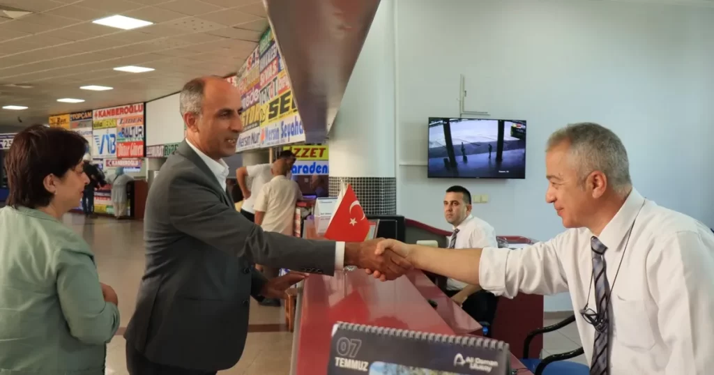 İzmit'in esnaflarını dinlemeye devam