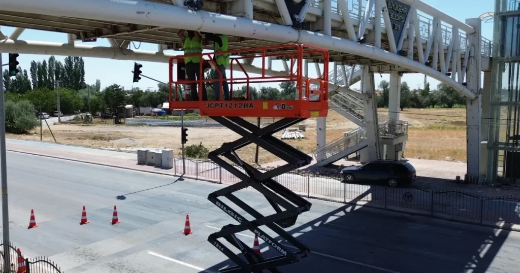 Konya’da yaya üst geçit ve köprülü kavşaklarda iyileştirme