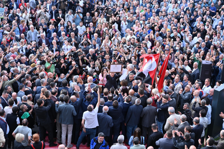 Başkan Bozbey geçmişin izlerini sildi
