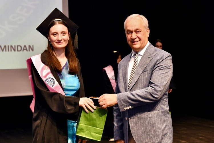 Mustafakemalpaşa’da gençlerin mezuniyet heyecanı – İGF HABER