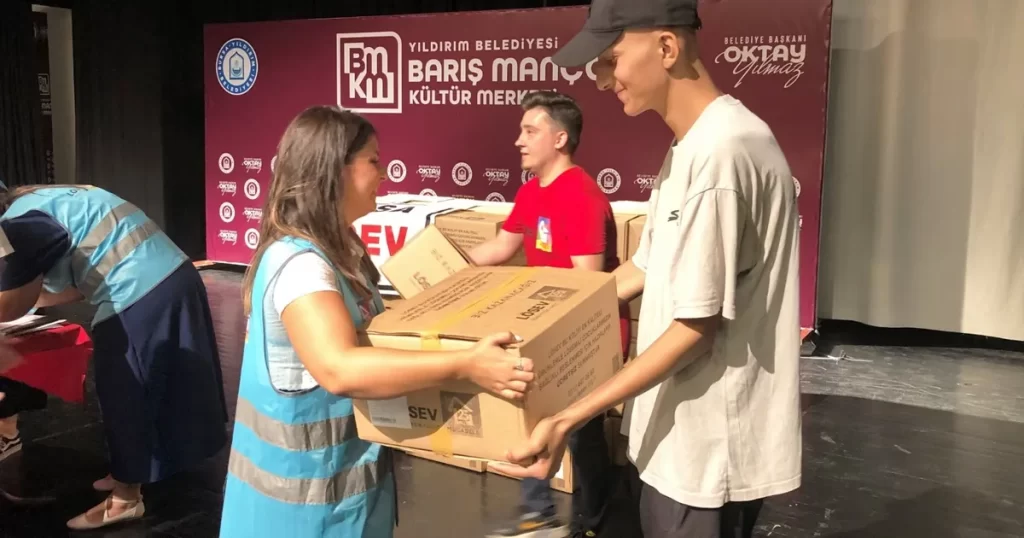 Mutlu Et Paketleri Bursalı ailelere ulaştırıldı