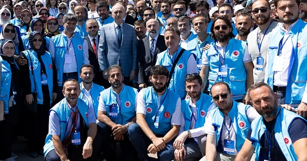 Numan Kurtulmuş gençleri Meclis’te ağırladı