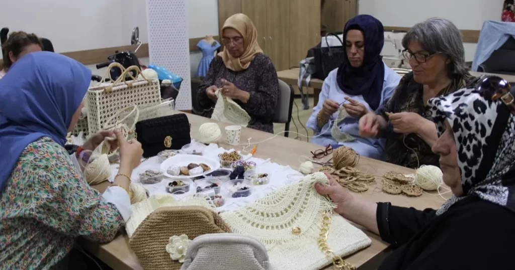 Sakarya’da engelsiz aileler iplerle muhteşem işler çıkardı