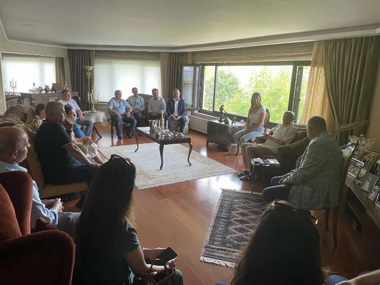 Bursa Nilüferli muhtarlardan Turhan Tayan'a ziyaret