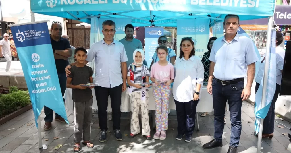 17 Ağustos ve 6 Şubat depremleri fotoğraflarla anıldı