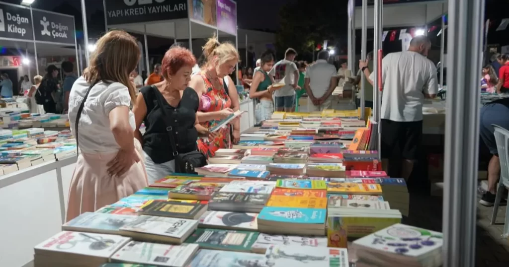 6. Edremit Kitap Fuarı dolu dolu geçiyor
