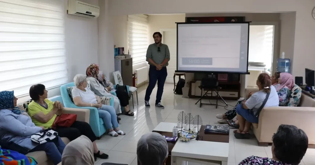 Asırlık Çınar Evin’de İzmit’in çınarlarına önemli seminer