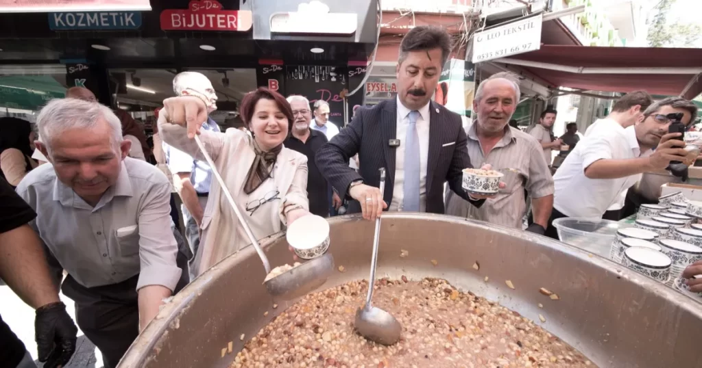 Aşure şenliğinde binlerce konuk ağırlandı