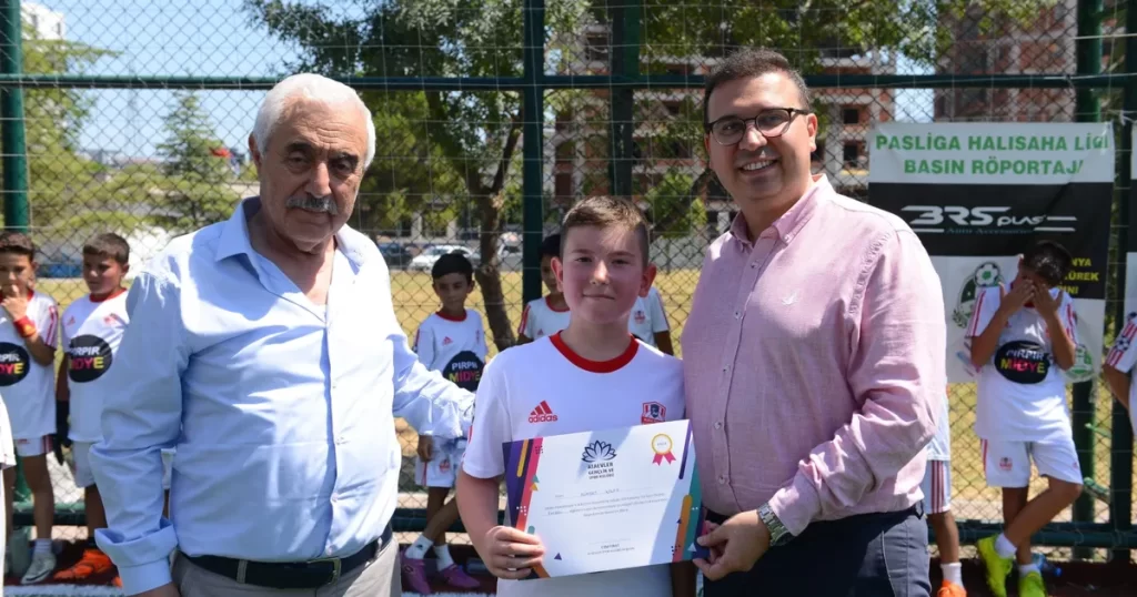 Ataevler Gençlik ve Spor Kulübü’nde sertifika heyecanı