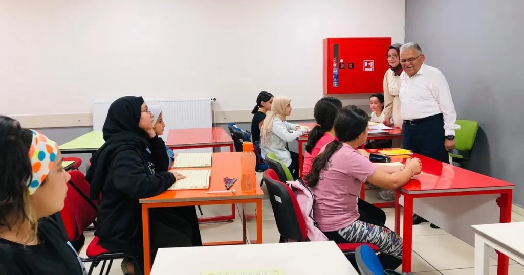 Başkan Büyükkılıç’tan KAYMEK Gençlik Merkezi’ne çat kapı ziyaret