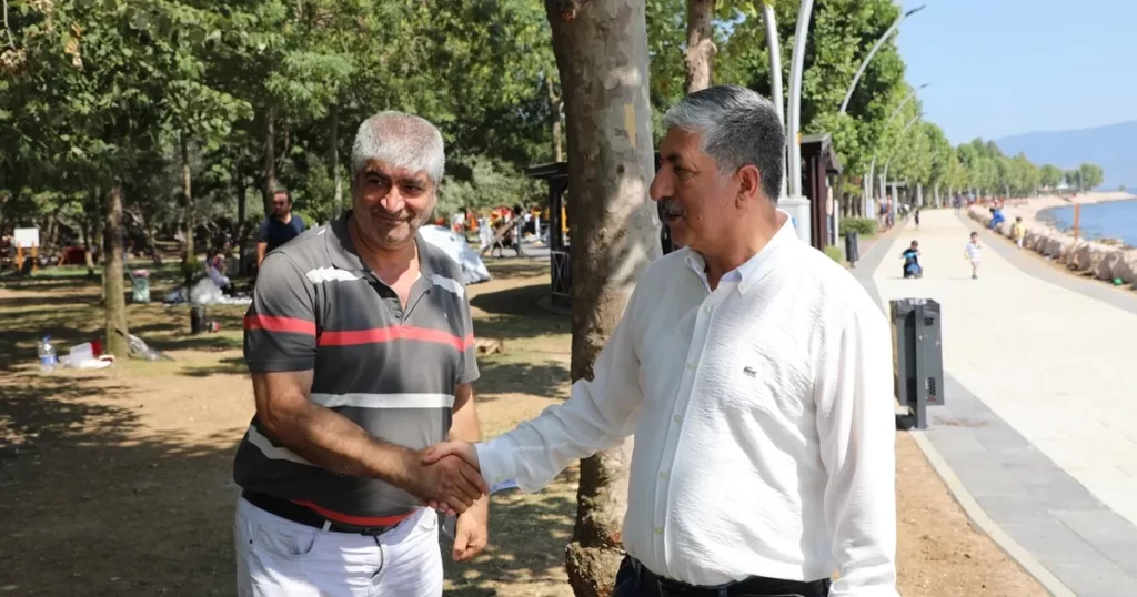 Başkan Ömeroğlu Tavşancıl sahilinde vatandaşla buluştu