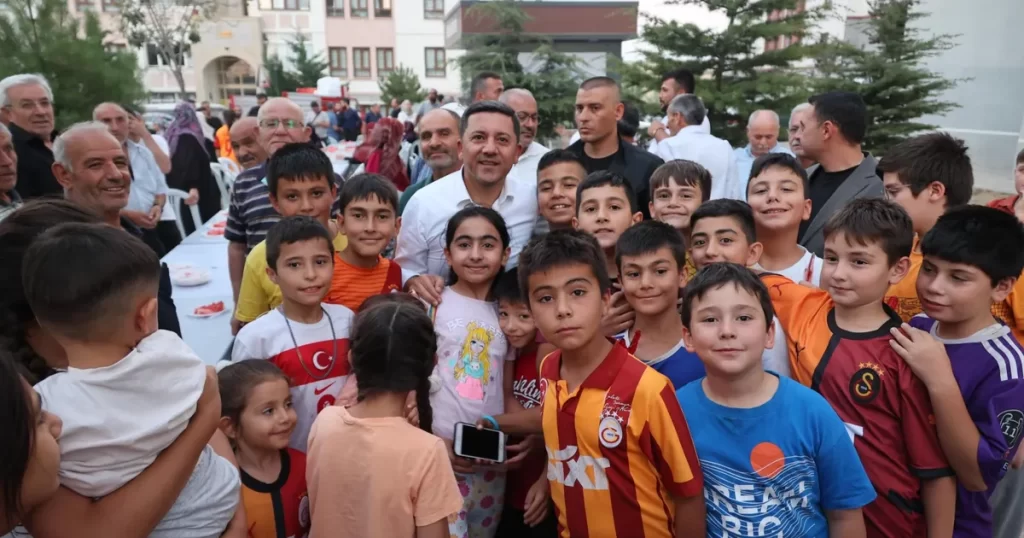 Belediye Başkanı Arı mahallelerde vatandaşlarla buluşuyor