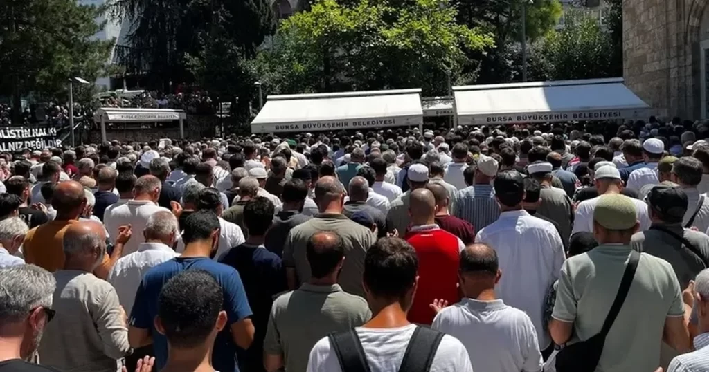 Bursa’da İsmail Haniye için gıyabi cenaze namazı kılındı