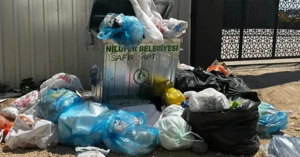 Bursa Hasanağa Toki’de çöp ve koku sorunu hat safhada!