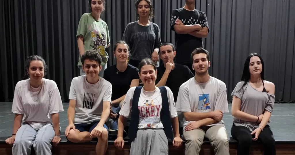 Çayırovalı gençler kendilerini tiyatro ile geliştiriyor