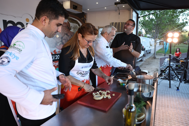 ‘Gastronomi Tırı’ Nilüfer’de… Enginarlı pilav ikram edildi