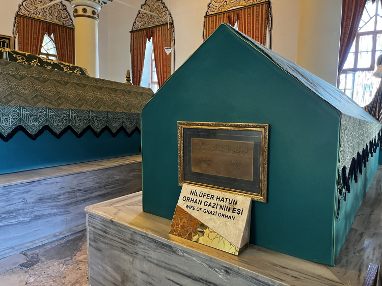 Bursa'da Orhan Gazi Türbesi ziyaretçilerin yoğun ilgisiyle karşılaşıyor