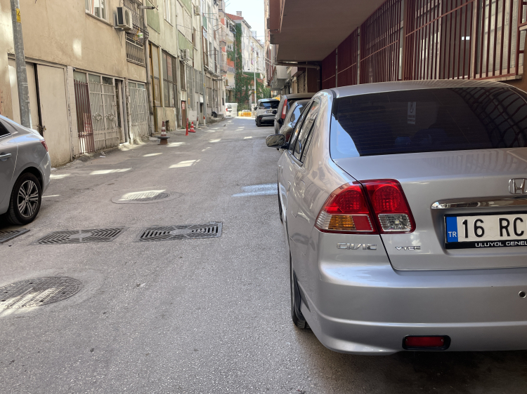 Gazcılar Caddesi’ndeki otopark sorunu vatandaşı zor durumda bırakıyor