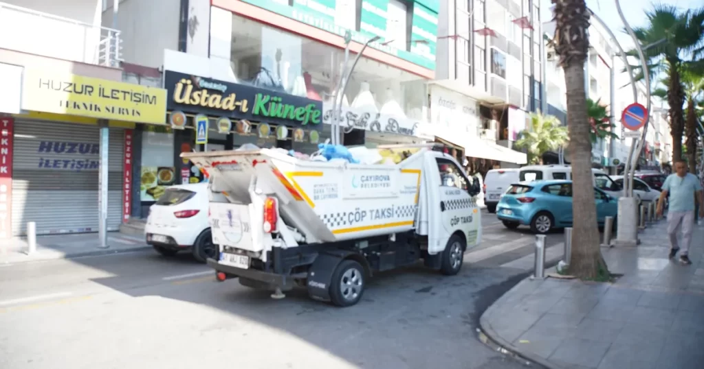 İşlek cadde ve dar sokaklarda Çöp Taksi hizmet veriyor