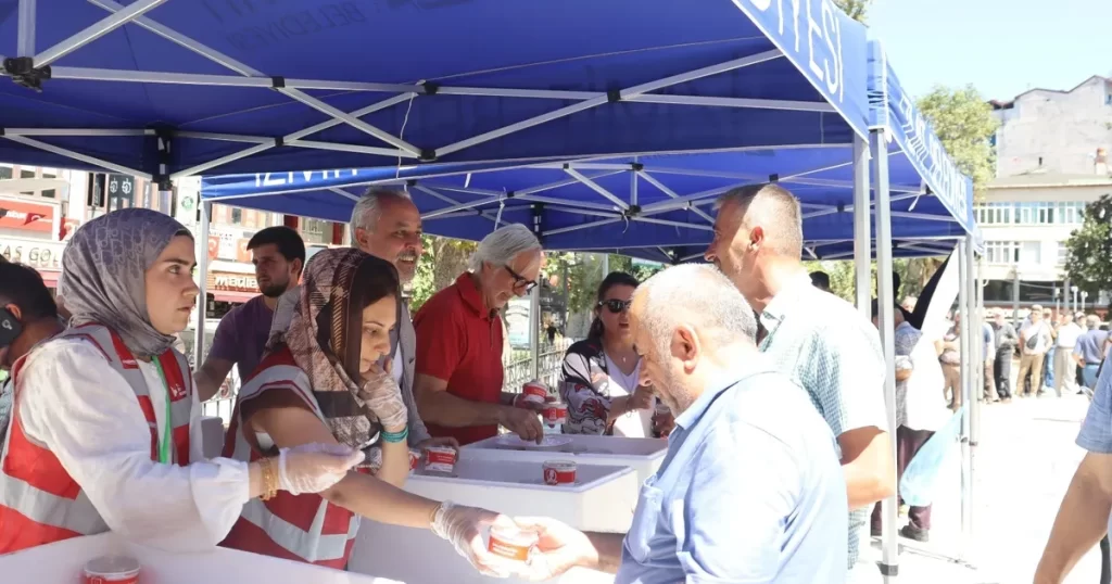 İzmit depremde hayatını kaybeden vatandaşları unutmadı