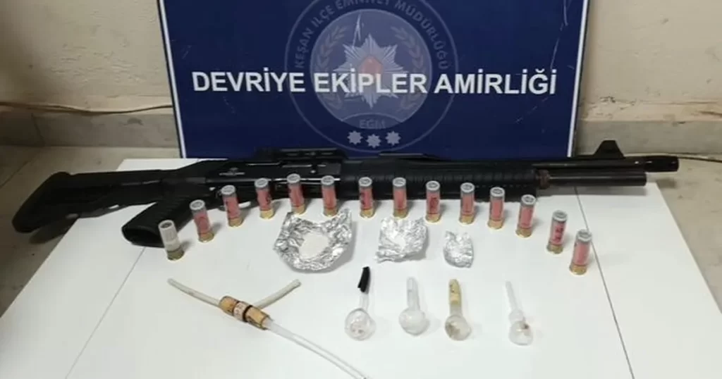 Keşan'da silaha ve uyuşturucuya el konuldu