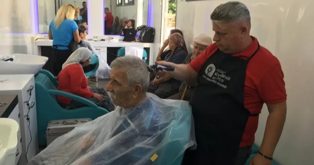 Mobil kuaför tırı her yerde