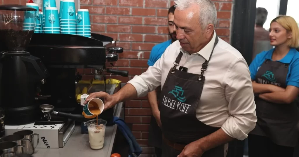 Nilüferliler’in yeni buluşma noktası ‘Nilbel Kafe’ hizmette… Kahveler Başkan’dan