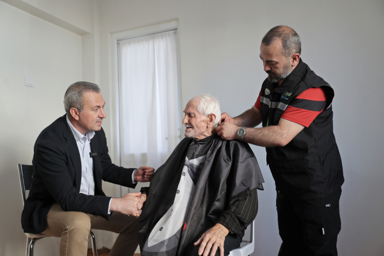 Sivas'ta yaşlılar ayda bir tıraş edilecek