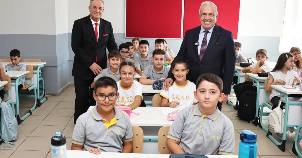 Başkan Şadi Özdemir öğrencilerin ilk gün heyecanını paylaştı