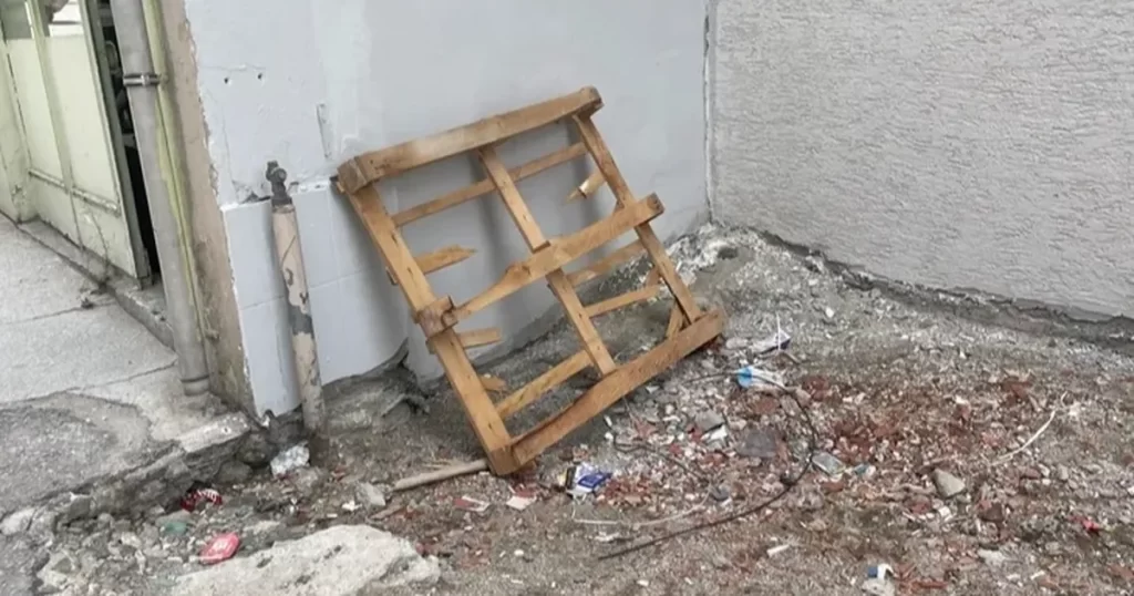 Bursa Gazcılar Mahallesinde inşaat malzemeleri çevreyi tehdit ediyor