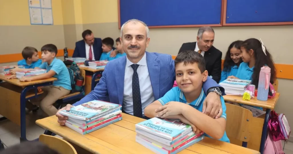 Çayırova’da ilk ders zili çaldı