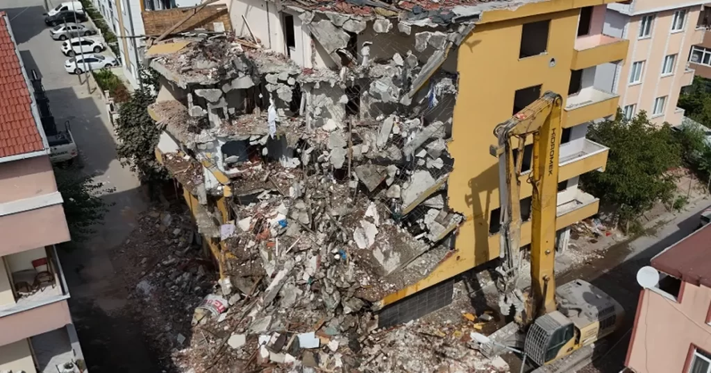 Deprem riski taşıyan 5 katlı binanın deniz kumundan yapıldığı ortaya çıktı