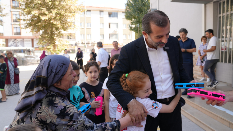 Gürsu'da miniklere moral hediyesi