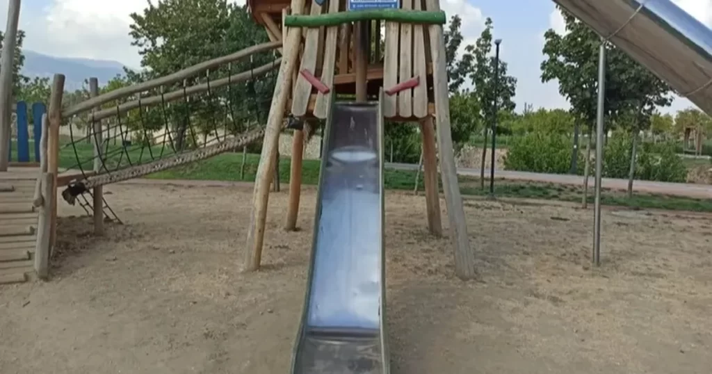 Gökdere Millet Bahçesi’ndeki çocuk oyun alanlarında güvenlik sorunları yaşanıyor