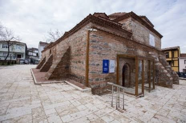 Bursa Mudanya’daki kütüphane kitapseverlerin ilgi odağı oldu