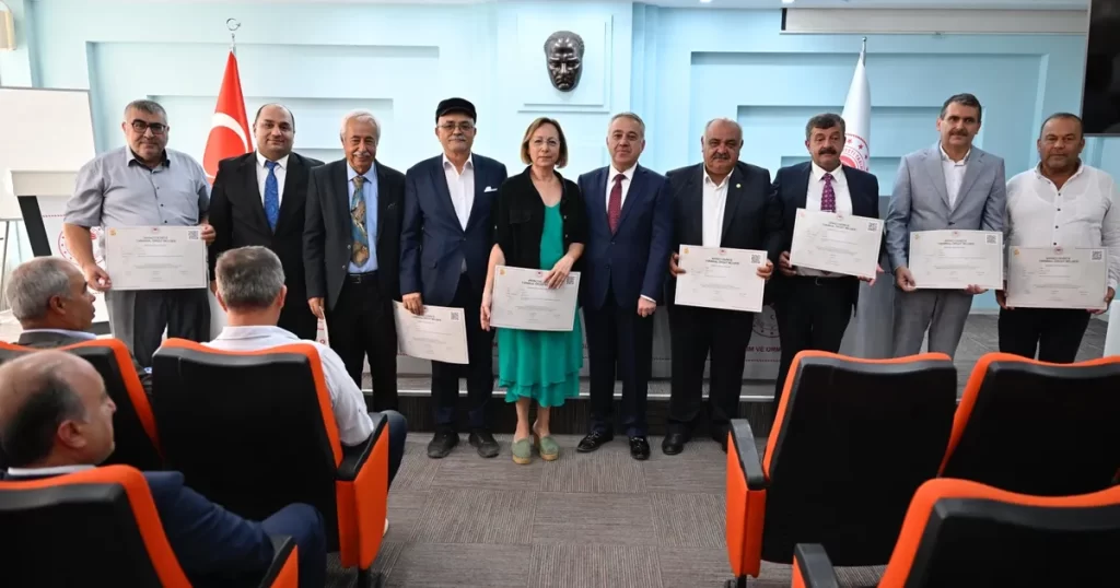 İzmir’de tarımsal amaçlı örgütlere ‘birinci derece’ belge takdimi