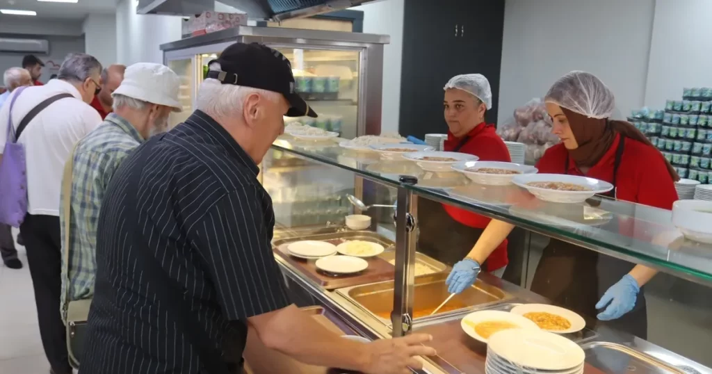 İzmit’te Paşa Kent Lokantası hizmete başladı