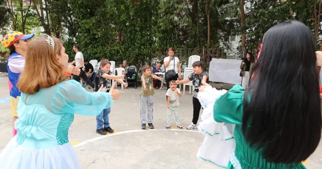 İzmitli minikler Kapanca Sokak Festivalinde doyasıya eğleniyor 