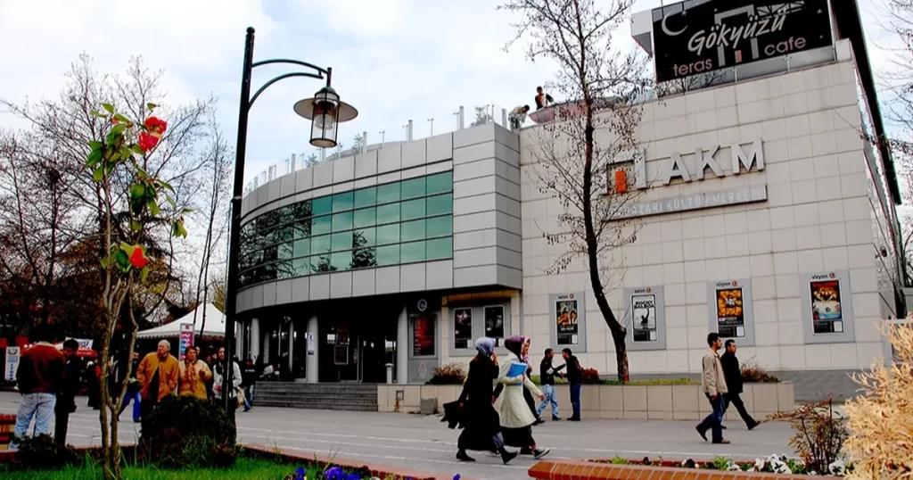 Sakarya’nın hafızası AKM eski günlerine dönüyor