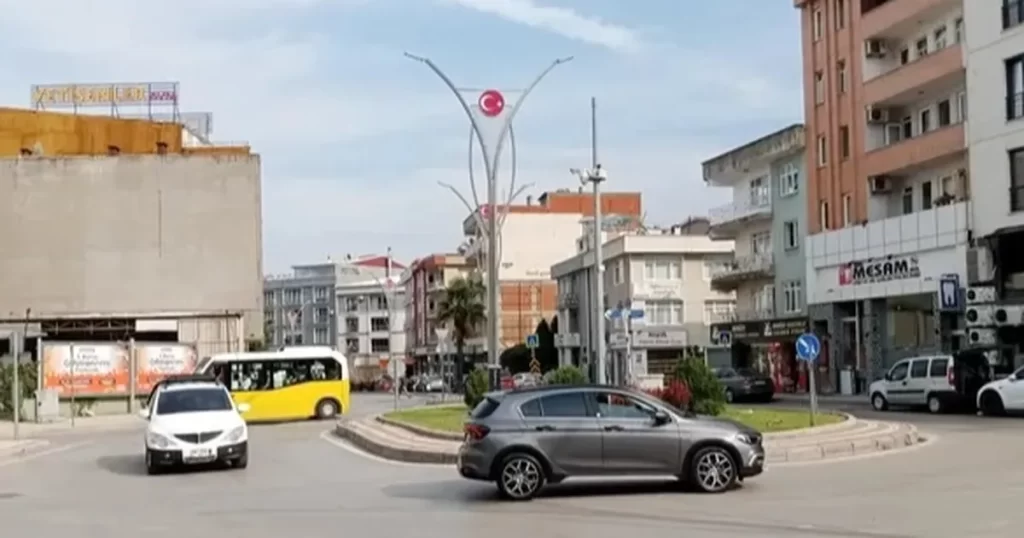 Tehlikeli kavşakta kazalar durmak bilmiyor