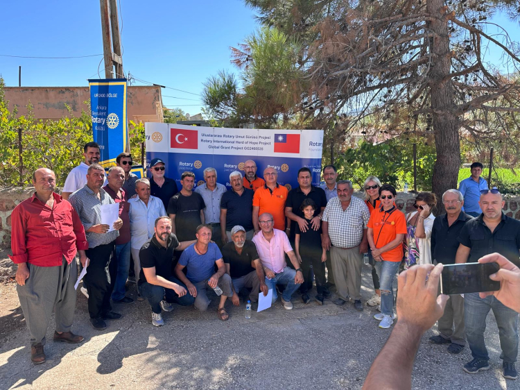 Rotary’den depremzede ailelere gebe düve yardımı